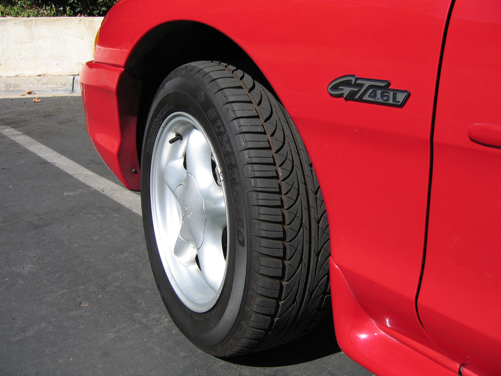 Close up look at the standard 1997 16" Mustang GT wheel 