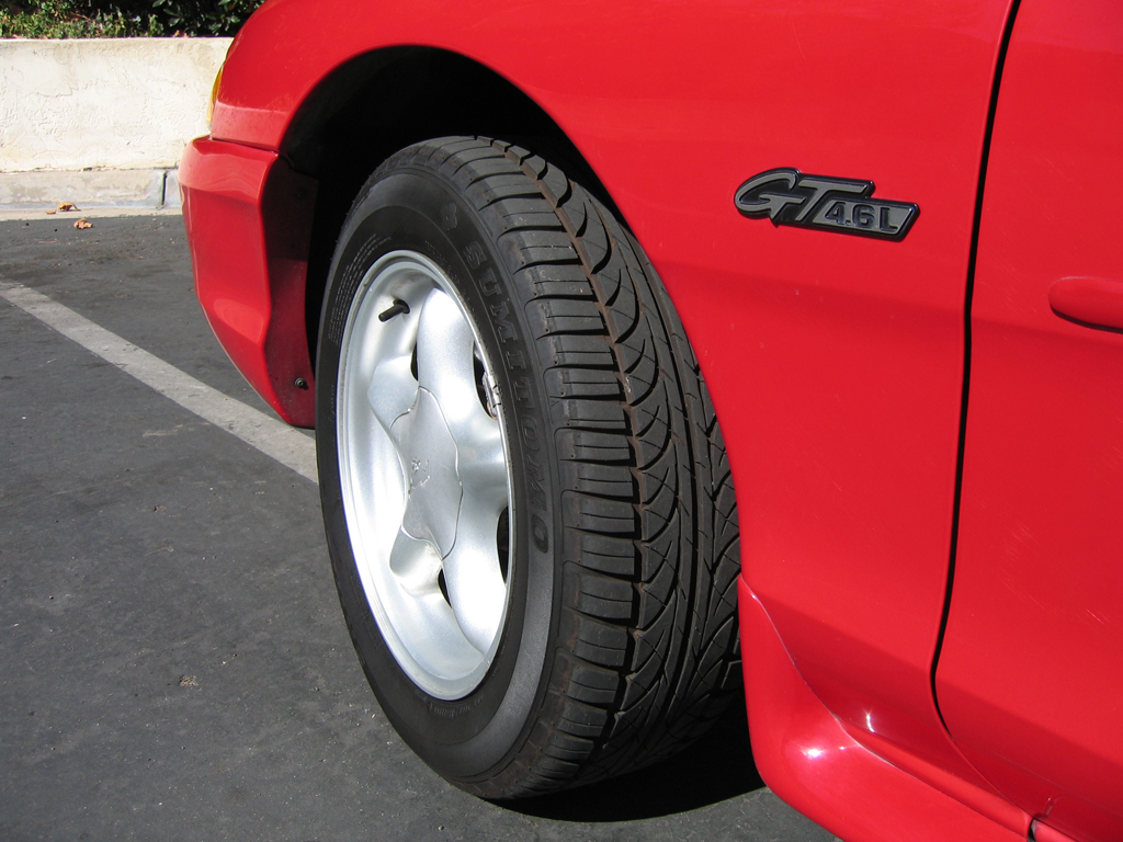 Close up look at the standard 1997 16" Mustang GT wheel