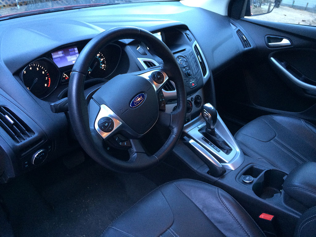 Ford Focus SE black leather interior