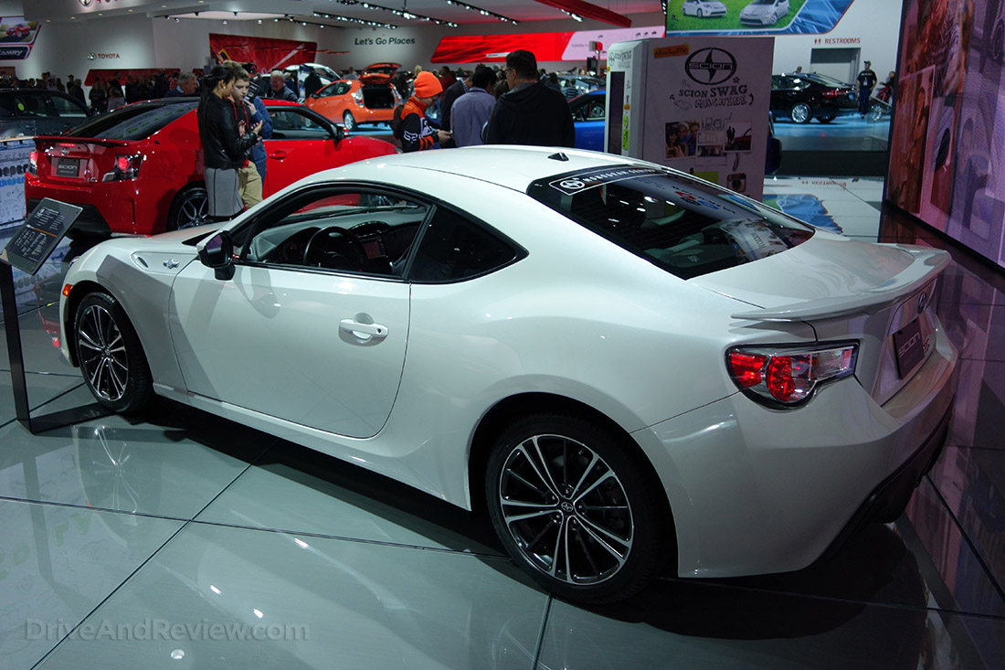 white scion FR-S