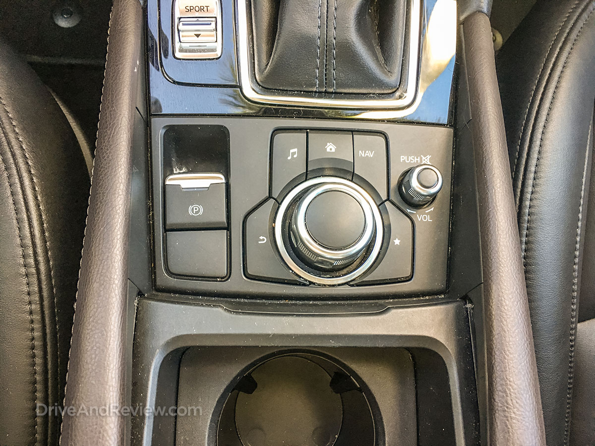 2017 Mazda 3 interior features 