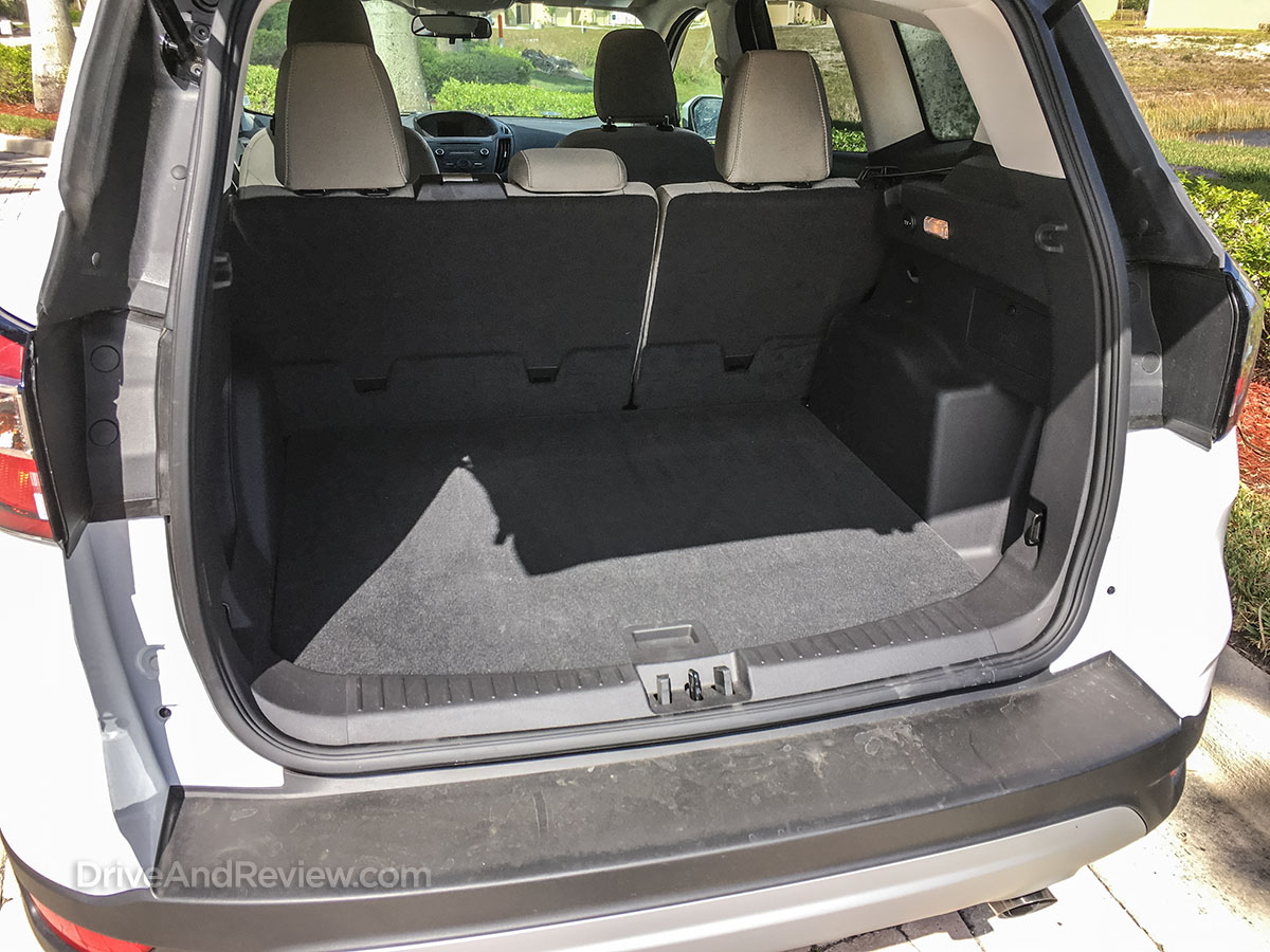 2018 ford a scape cargo room