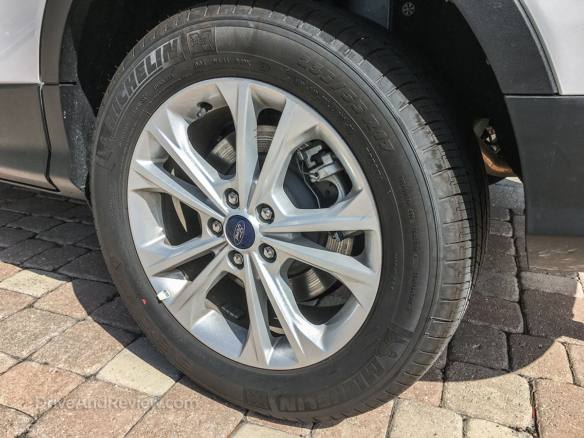 2018 ford escape wheel and tire