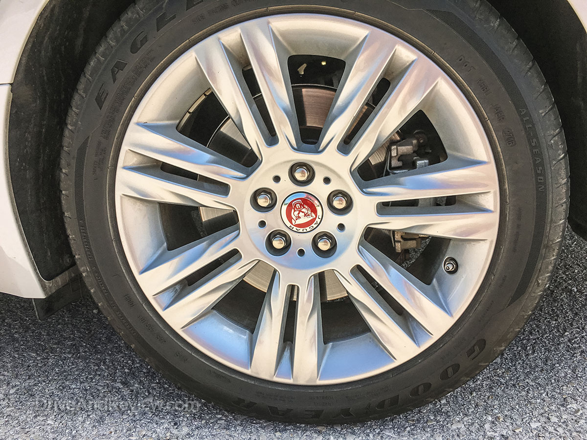 2018 Jaguar XF wheel and tire