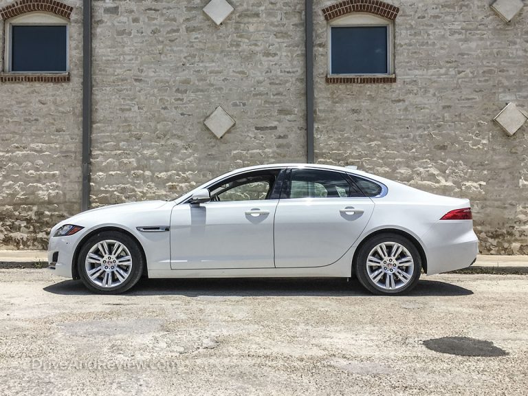 2018 Jaguar XF side view