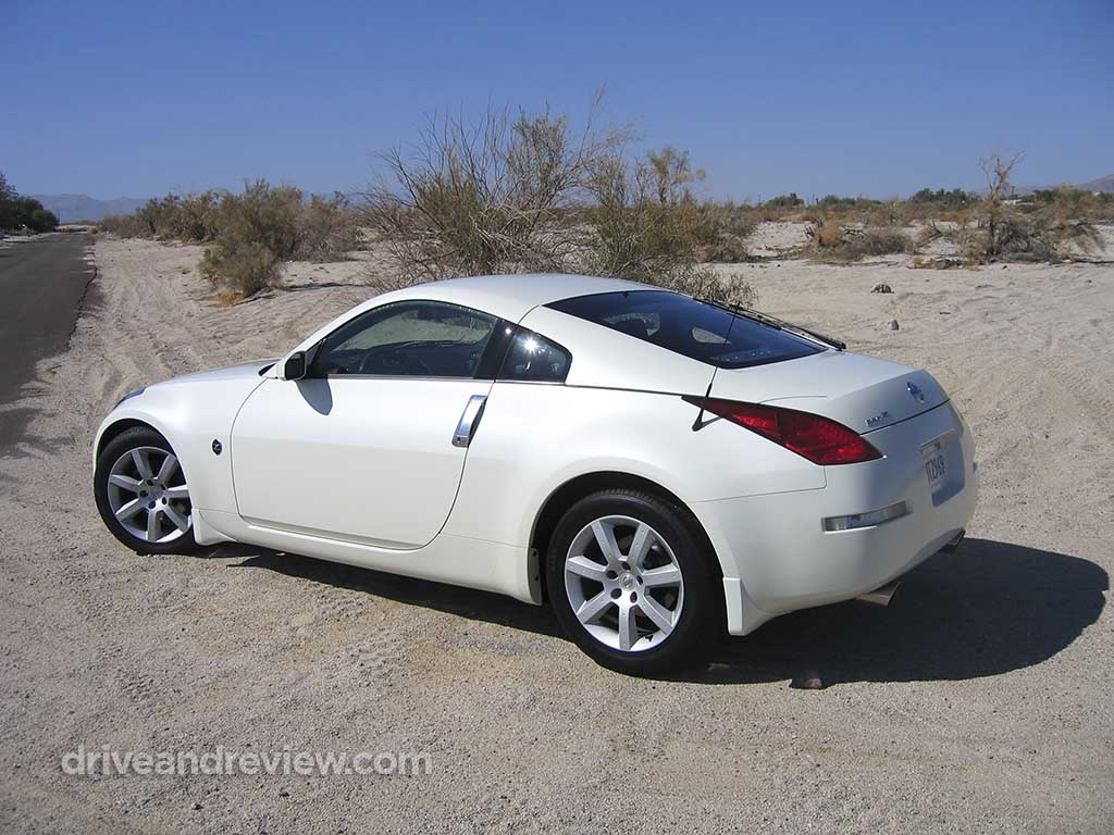 white nissan 350z desert