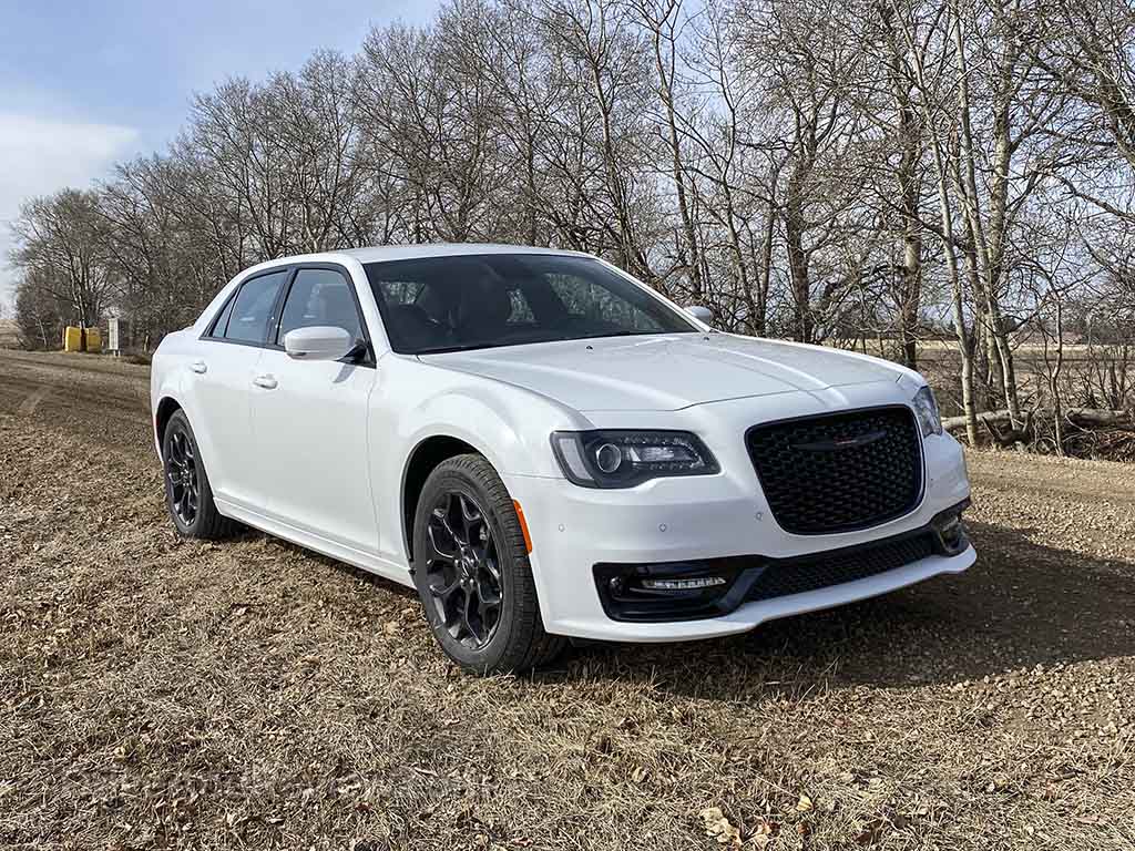 2022 white Chrysler 300 S