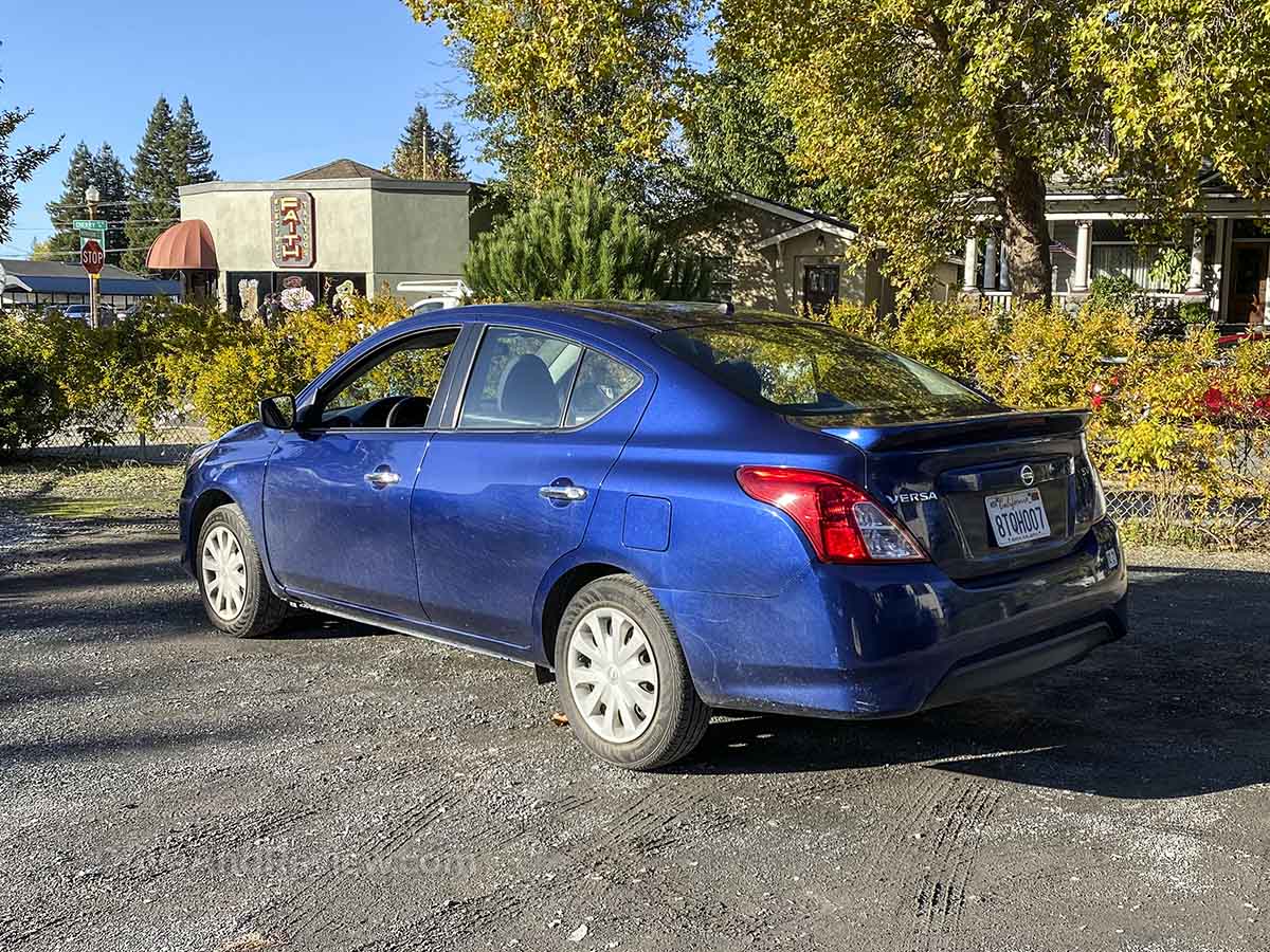 blue 2018 Nissan Versa SV