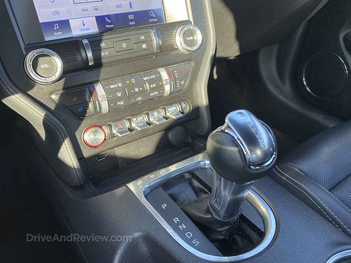 2021 Ford Mustang EcoBoost gear shift lever
