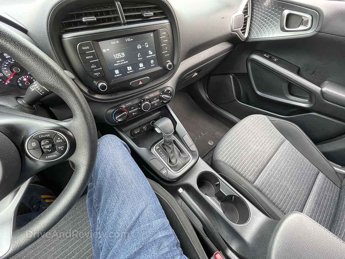 Buttons and knobs 2021 Kia Soul interior