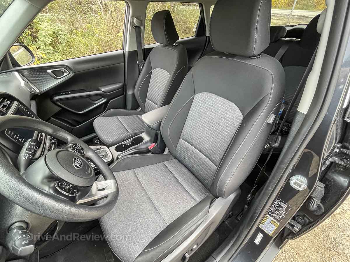 2021 Kia Soul front seats