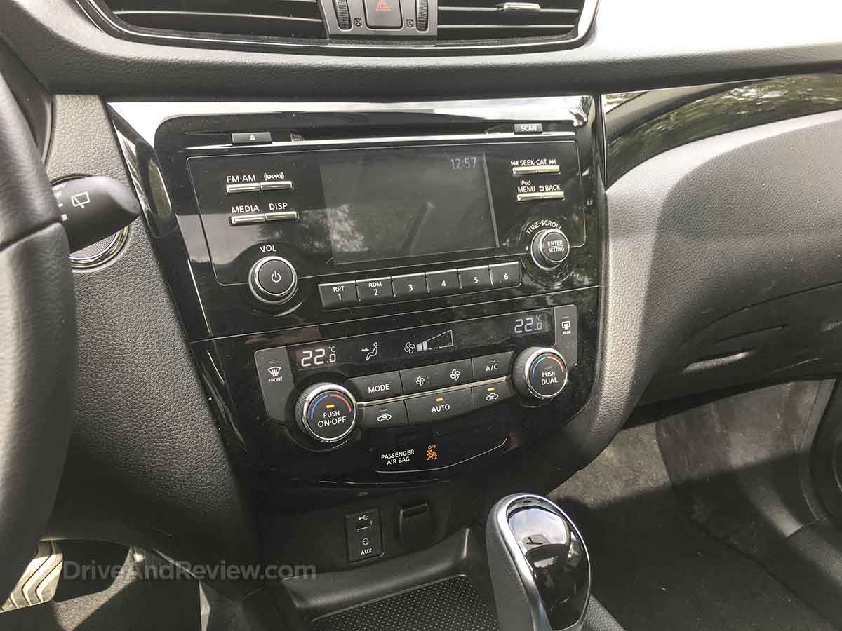 2018 Nissan Rogue climate control and infotainment system