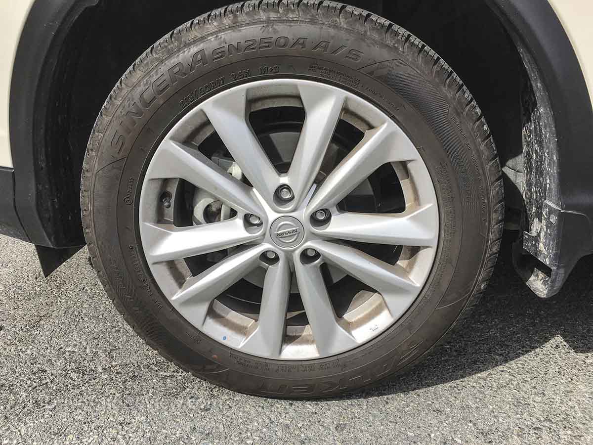 2018 Nissan Rogue wheels and tires
