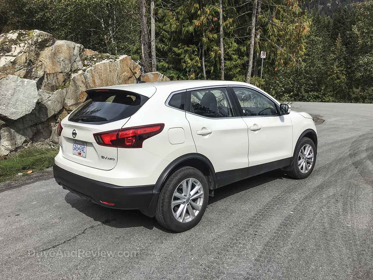 Nissan Rogue rear 3/4 view