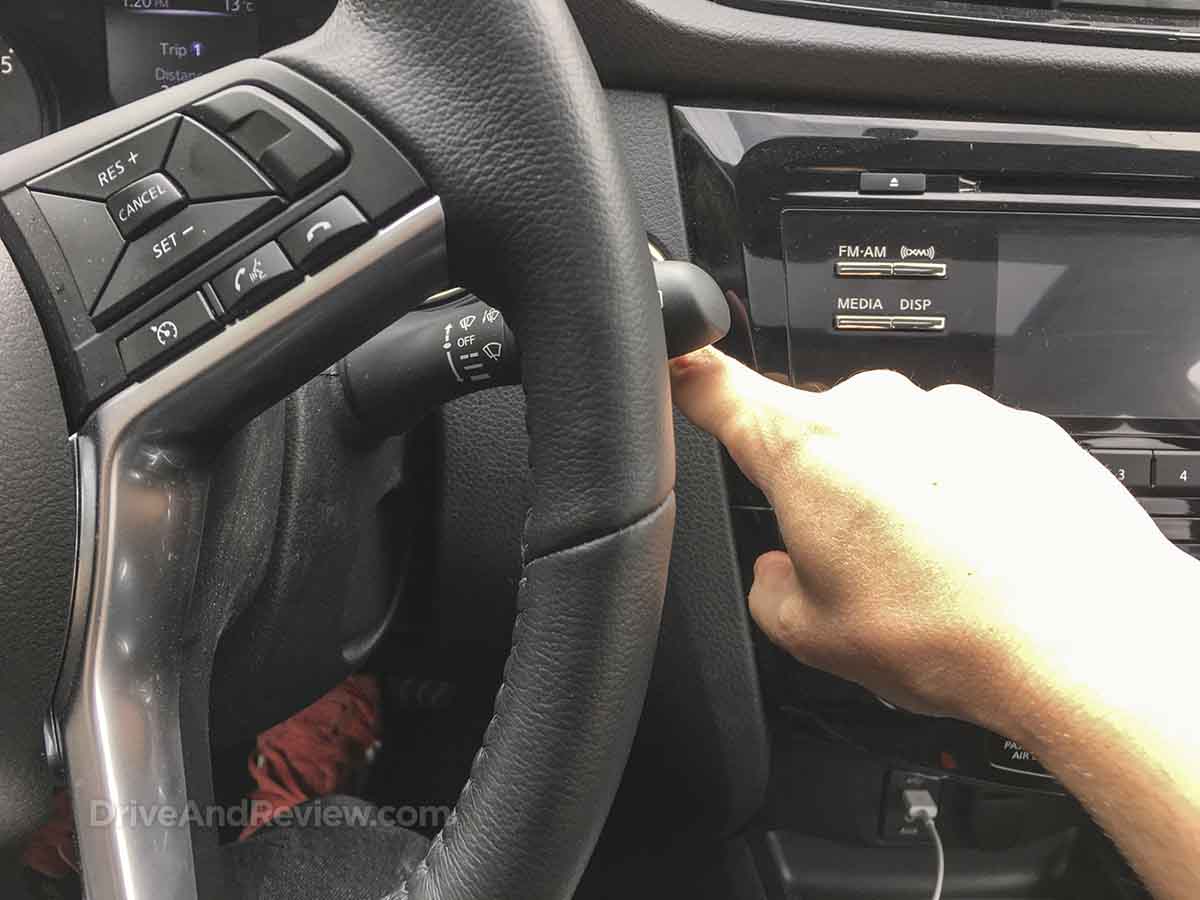 2018 Nissan Rogue start button location