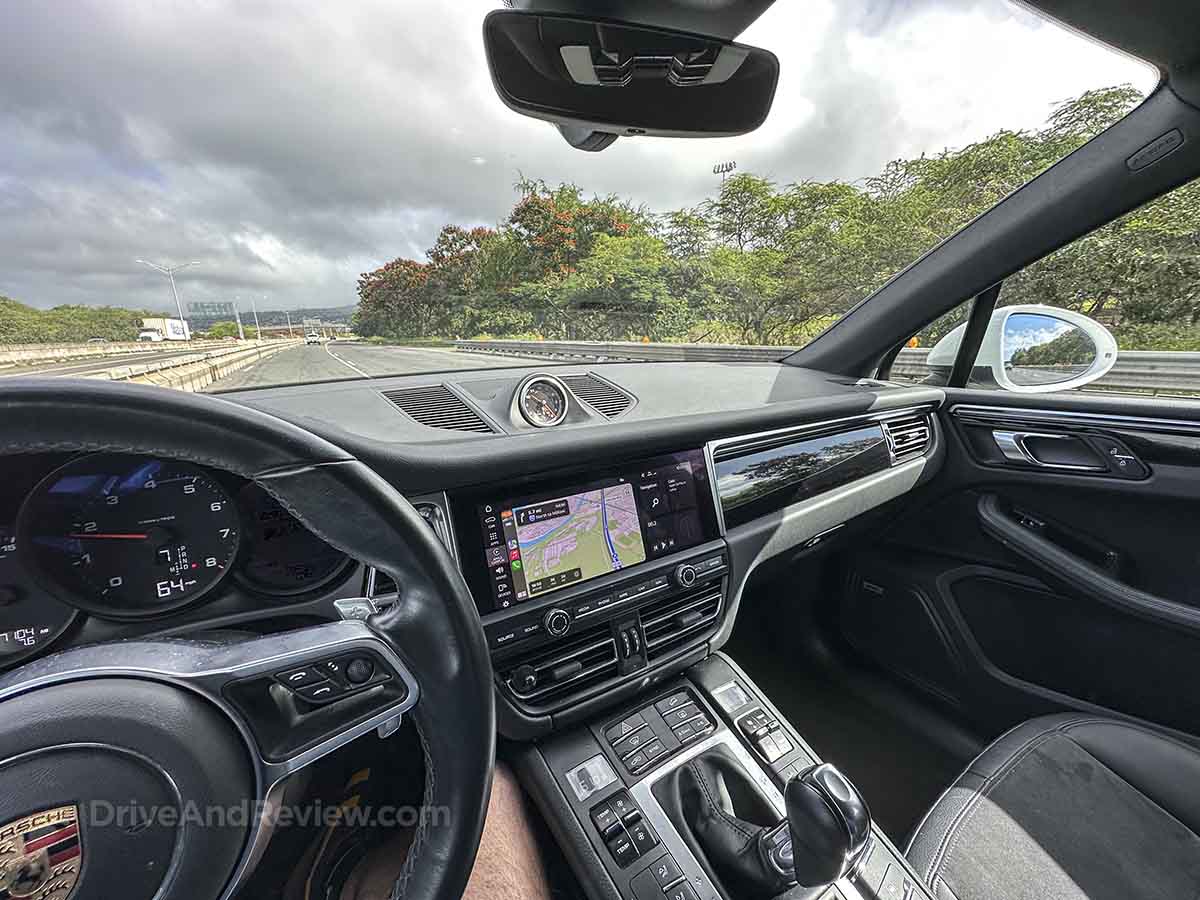 2020 Porsche Macan a pillar