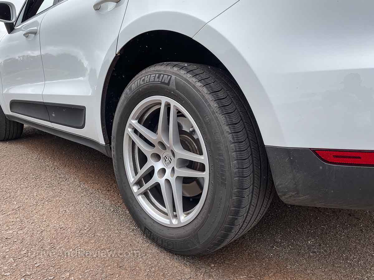 2020 Porsche Macan base 18 inch wheels and tires