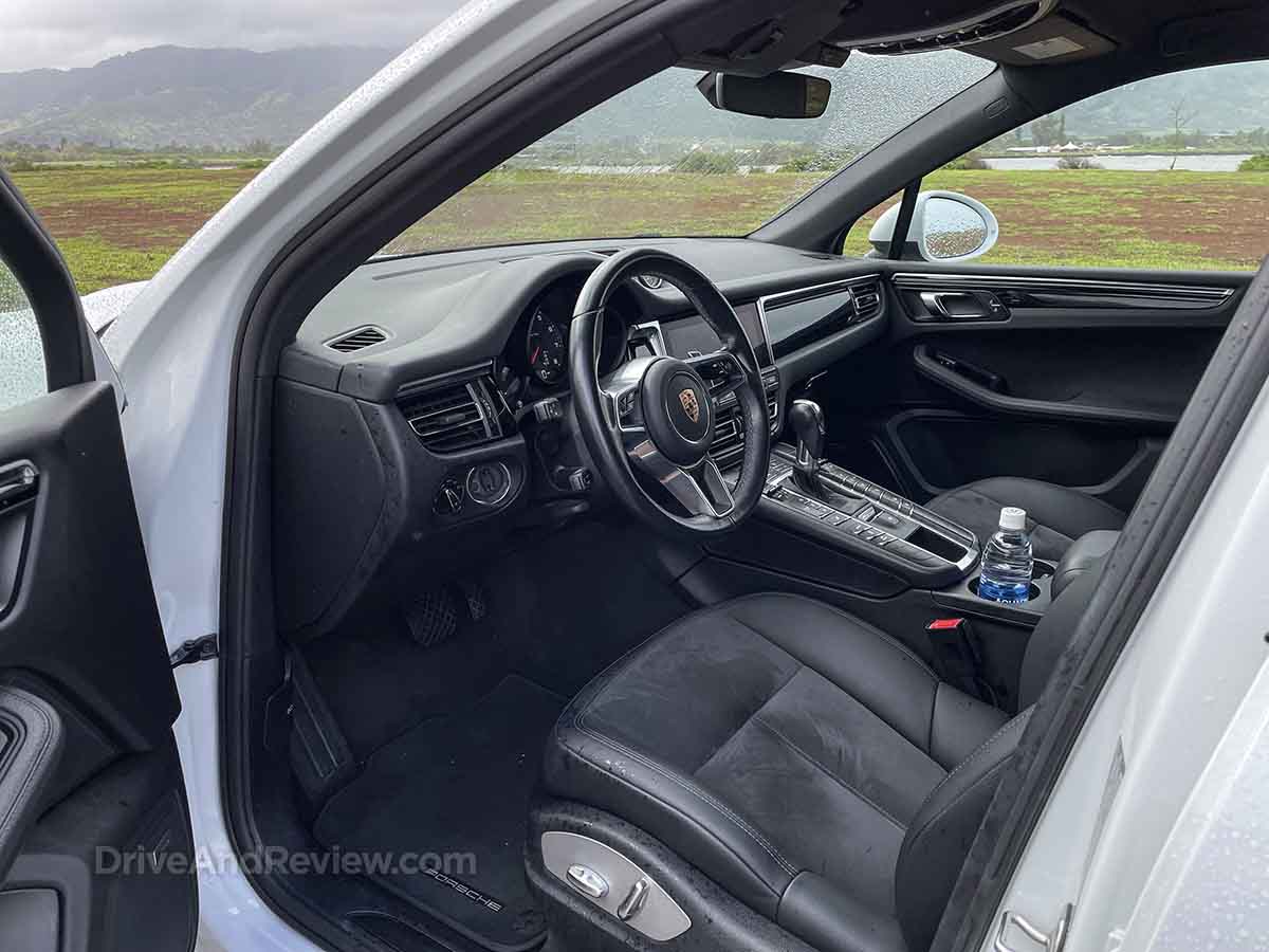 Black Porsche Macan interior 