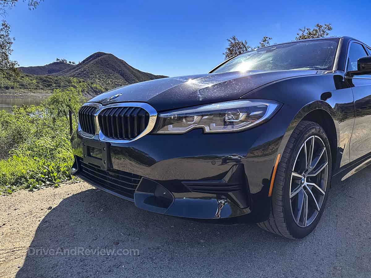 2021 bmw 330i front end details