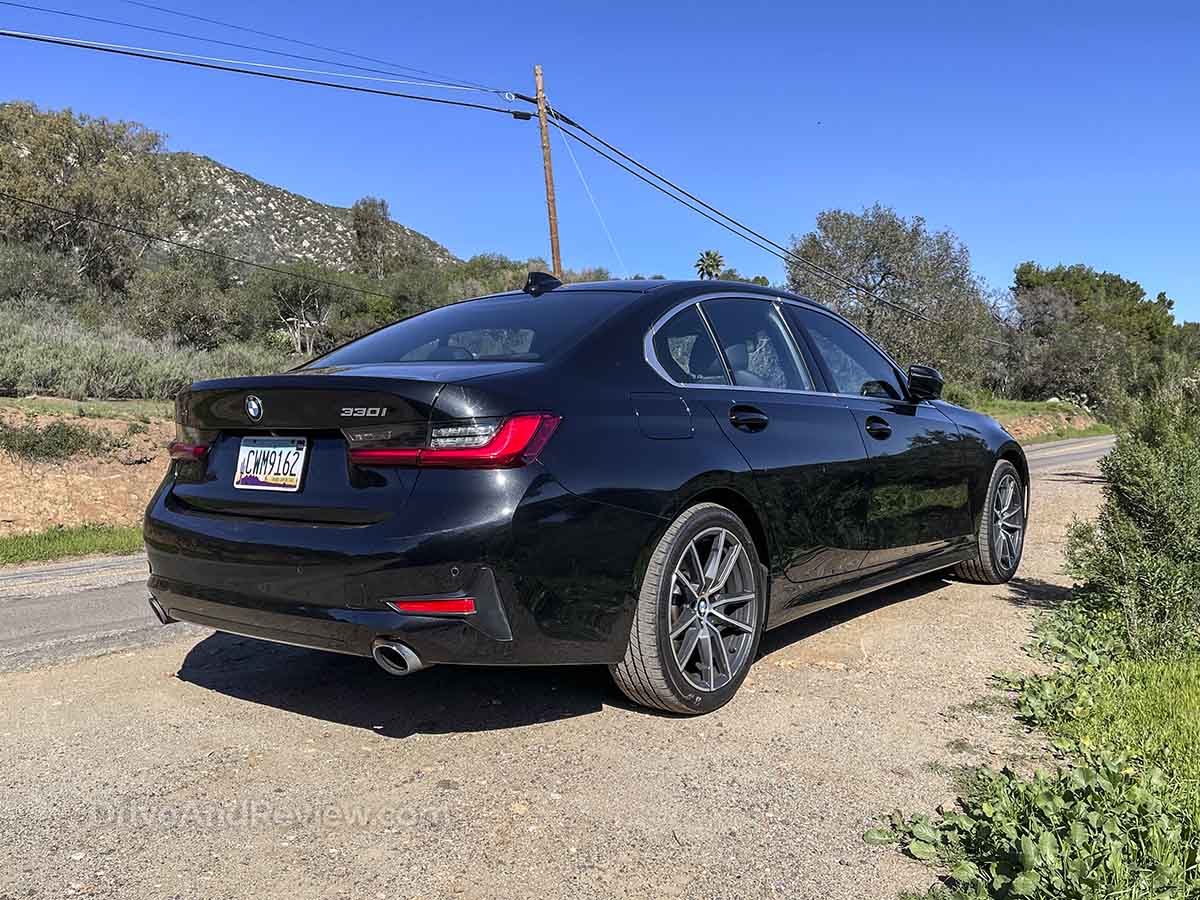 2021 bmw 330i rear 3/4 view