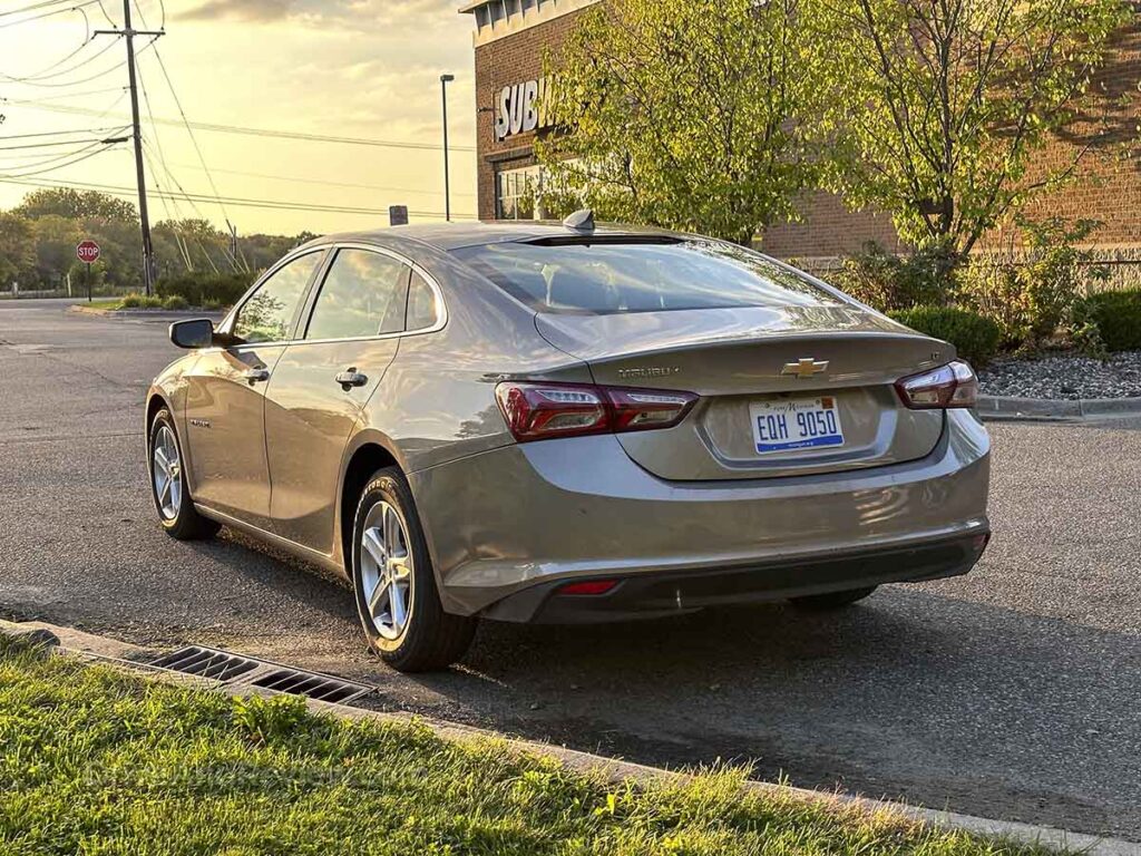 2022 chevrolet malibu a sloping roofline