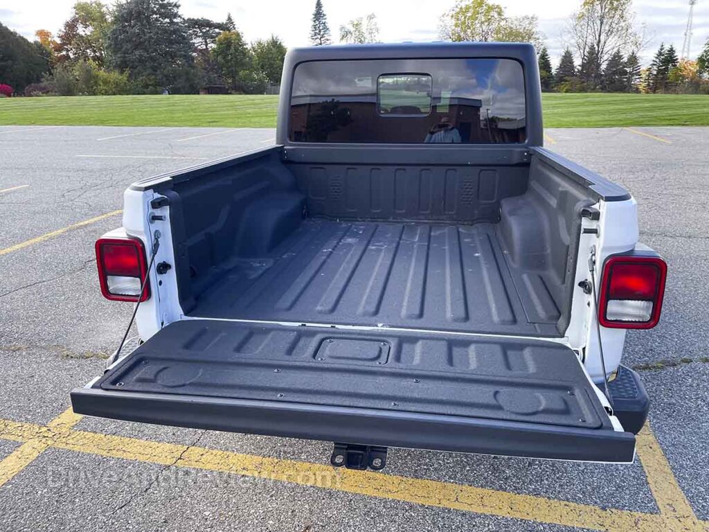 Jeep gladiator bed with tailgate open
