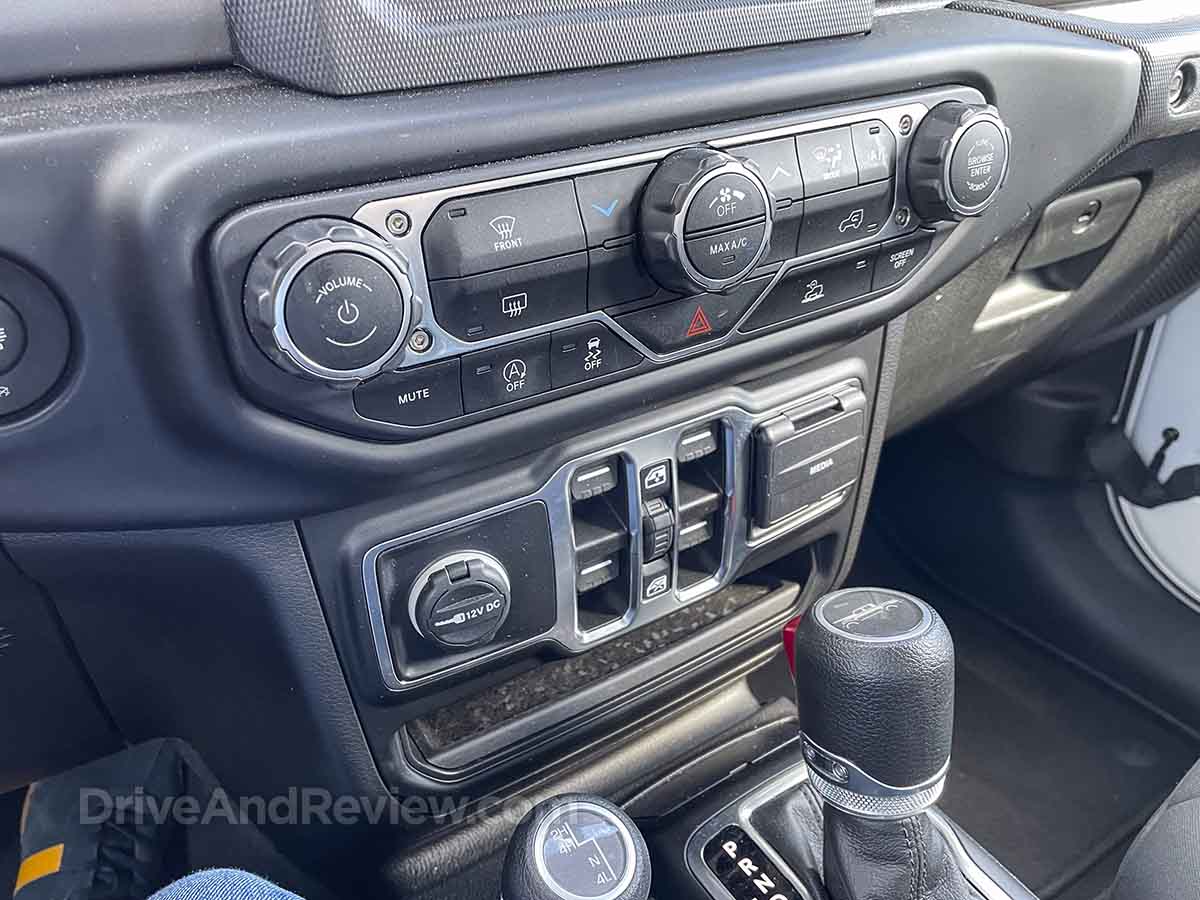 2023 jeep gladiator climate control knobs and buttons