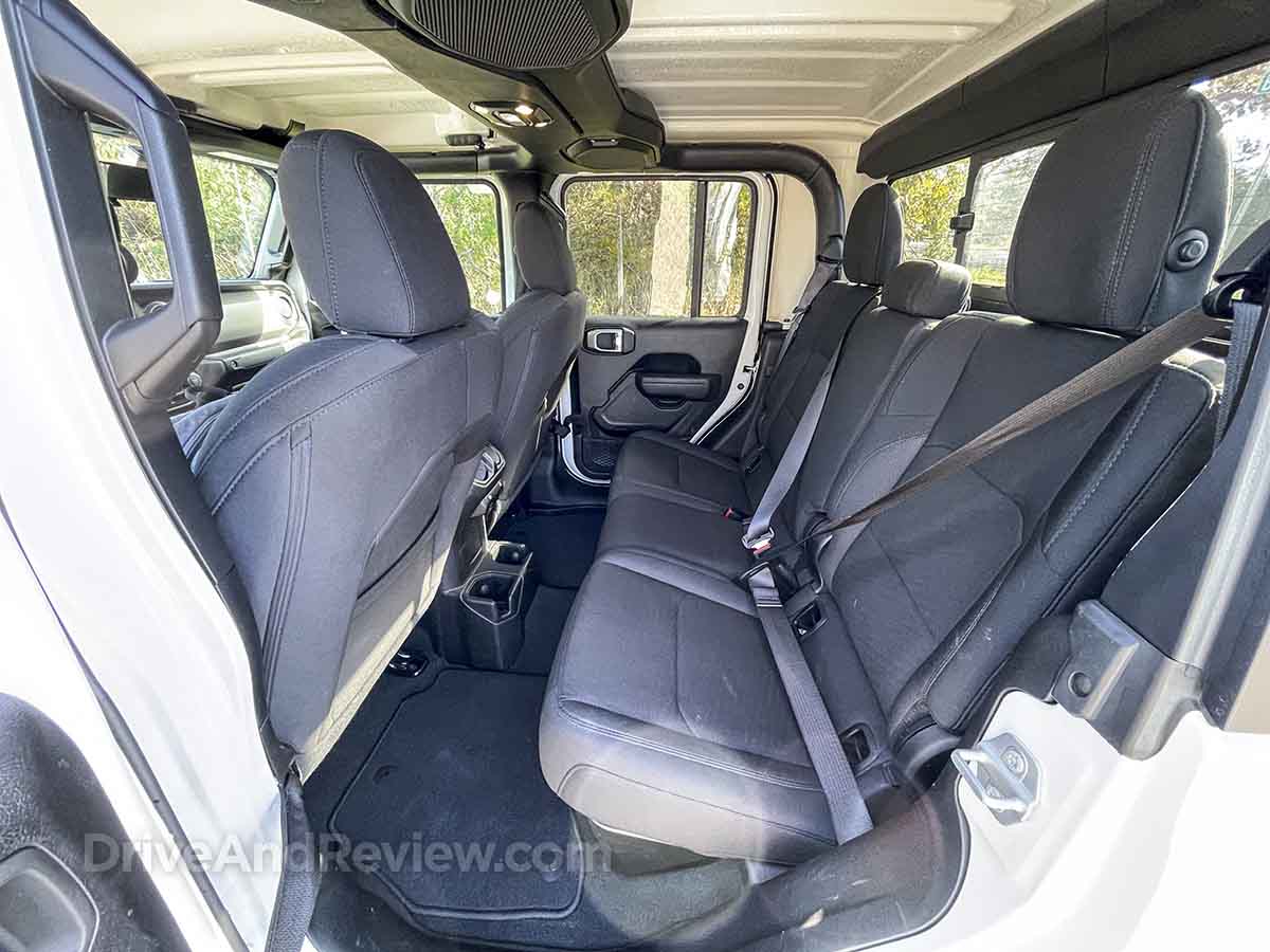 2023 jeep gladiator rear seats