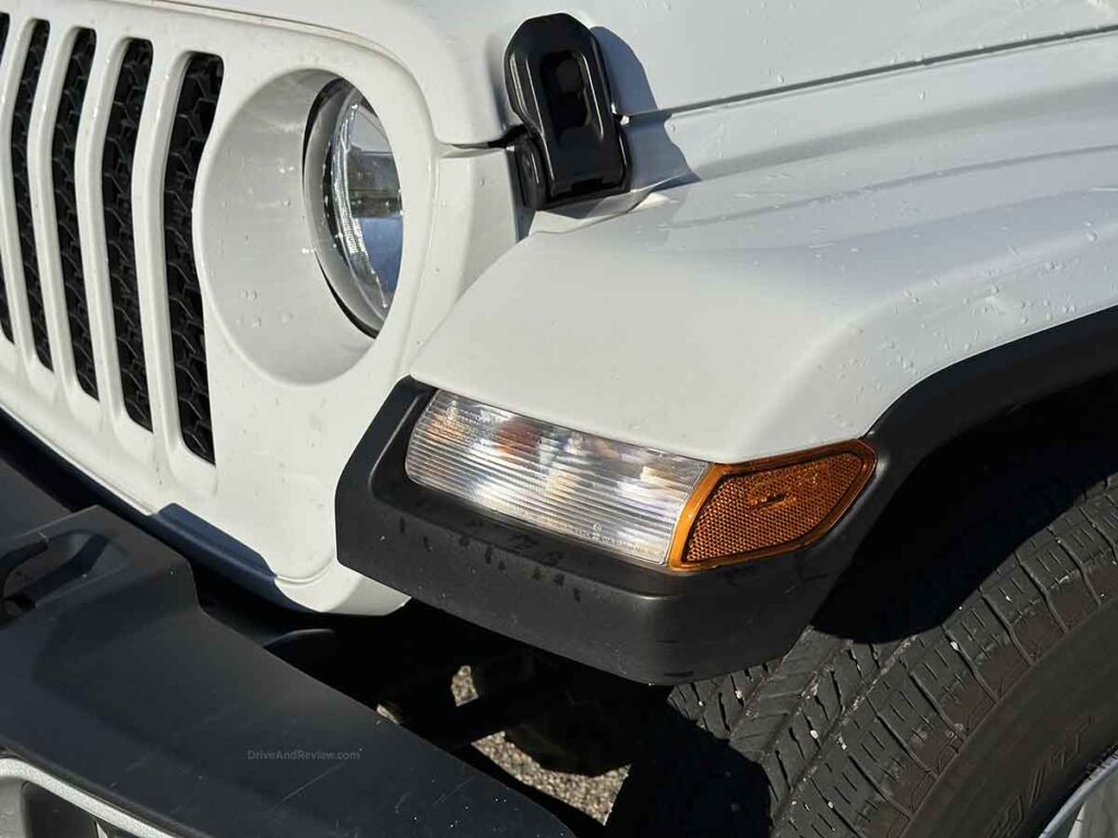 2023 jeep gladiator front end details