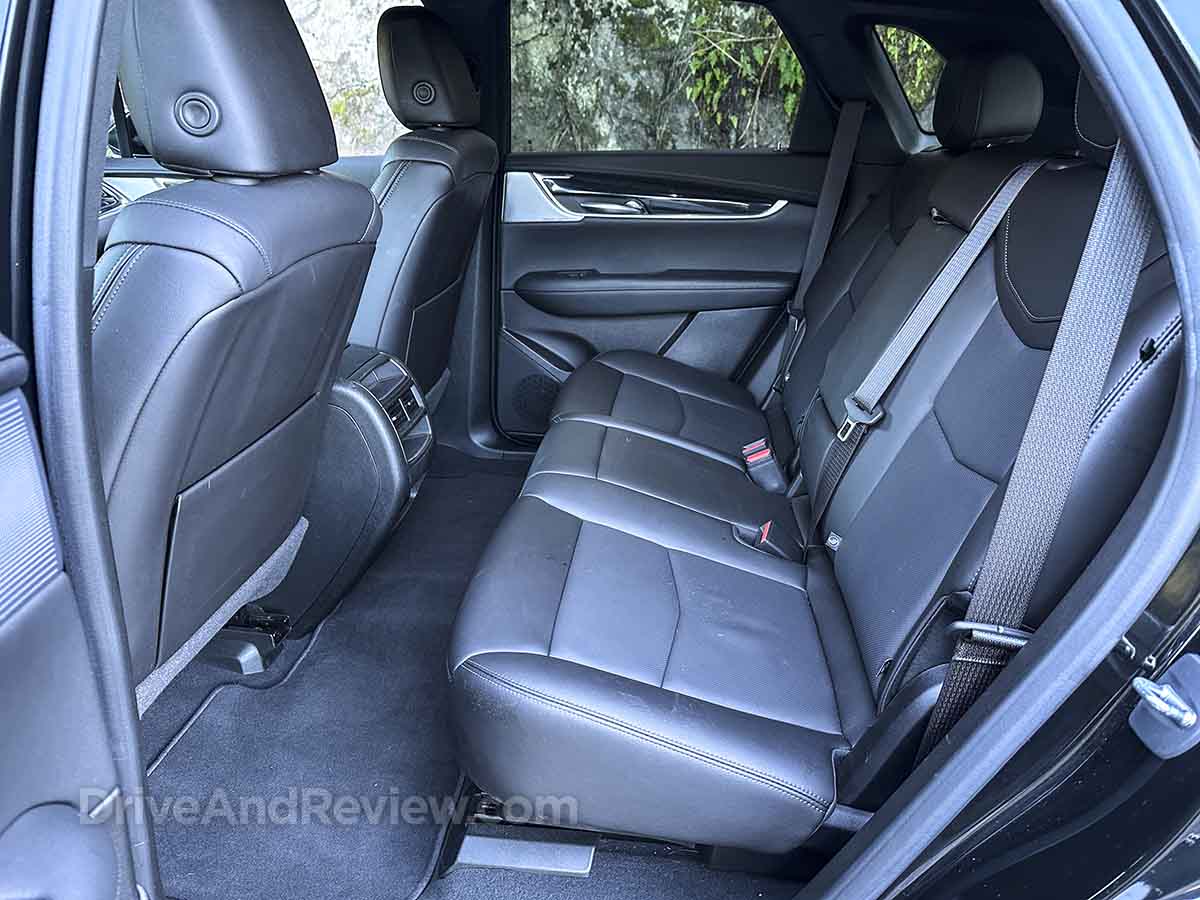 2023 cadillac xt5 backseat