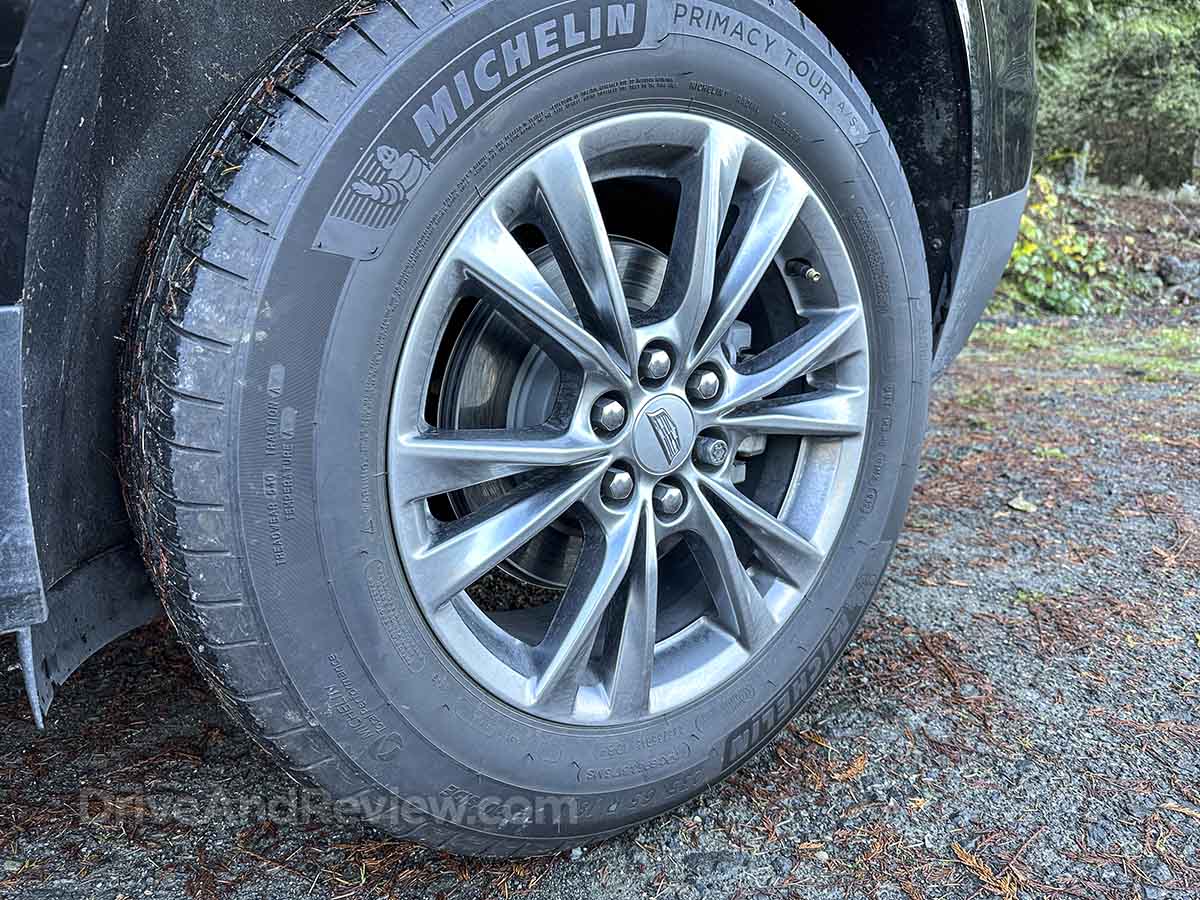 2023 cadillac xt5 tires and wheels