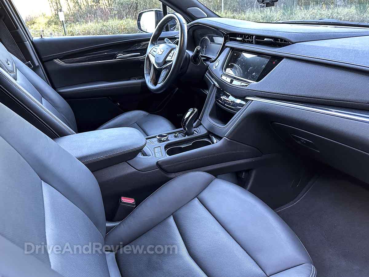 2023 Cadillac XT5 dashboard