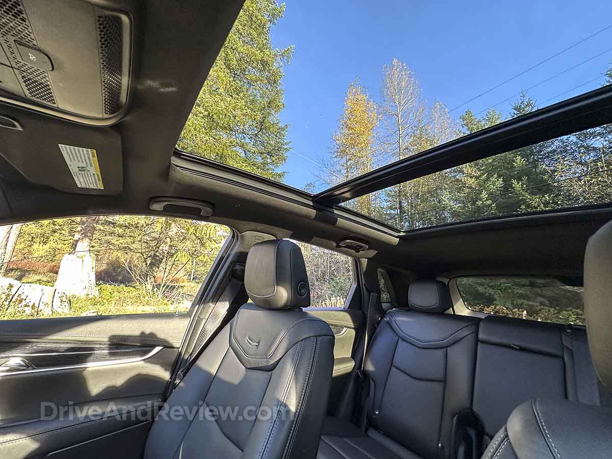 2023 cadillac xt5 moonroof