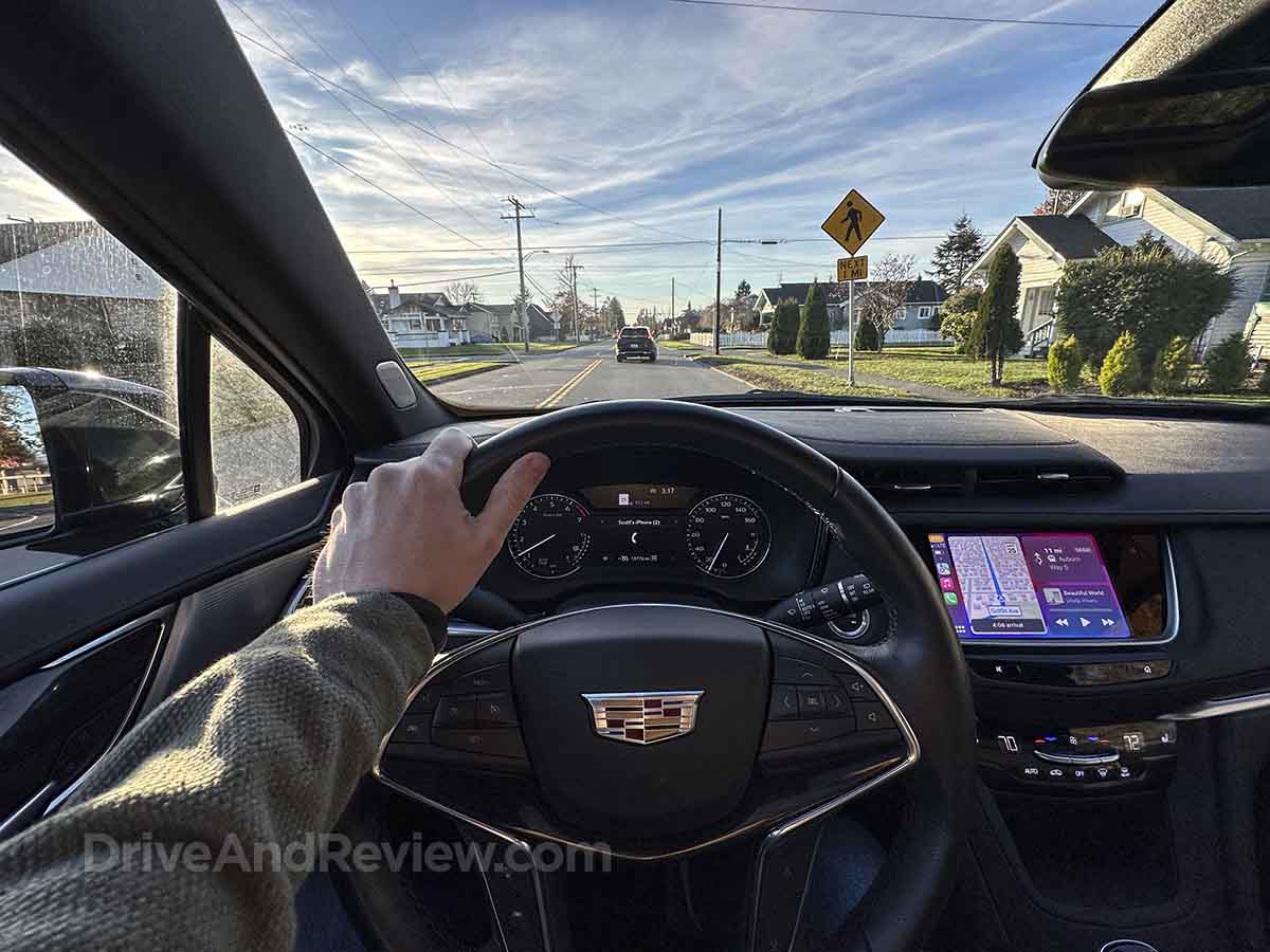 2023 cadillac xt5 steering wheel