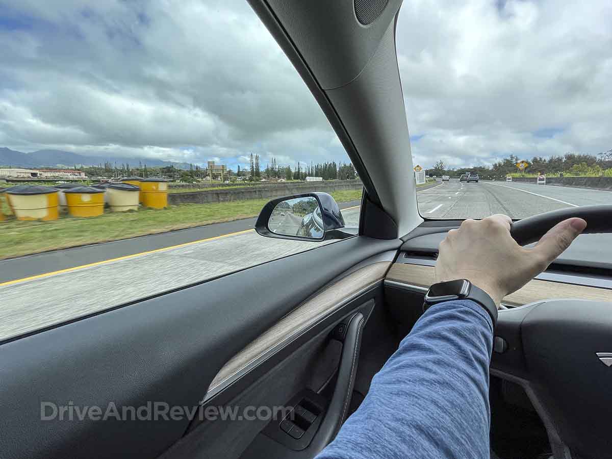 Driving a 2023 Tesla Model 3 one handed