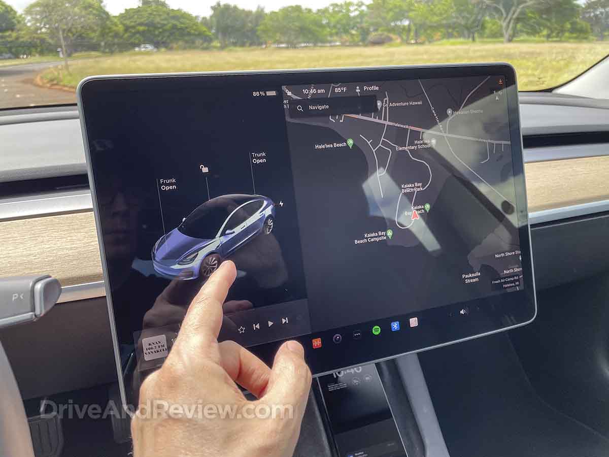 2023 Tesla Model 3 touchscreen display and user interface