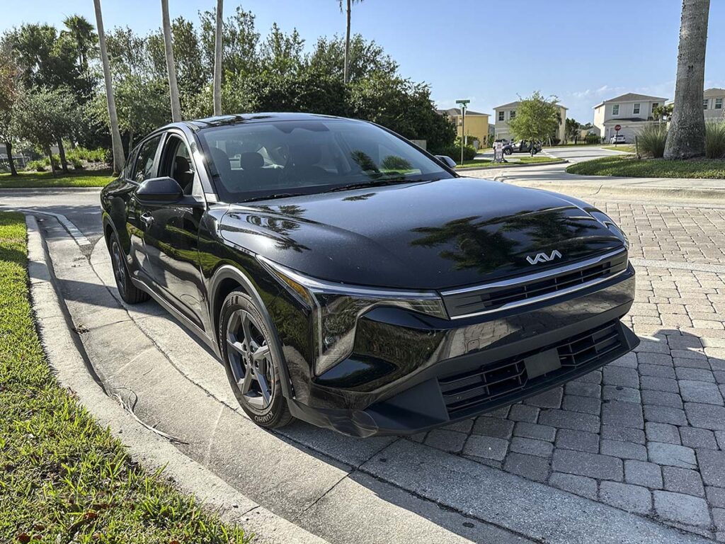 Black 2025 Kia K4