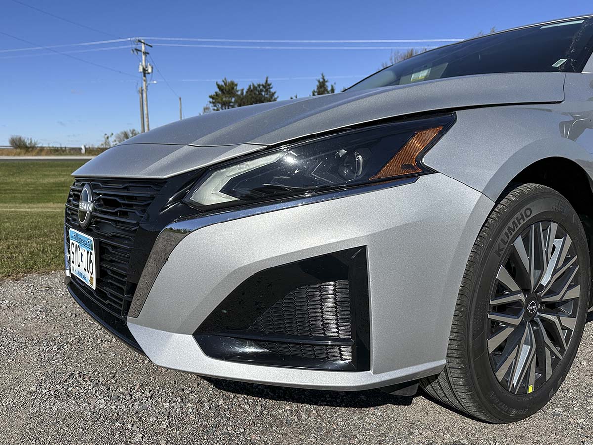 2026 Nissan Altima front headlight and grill
