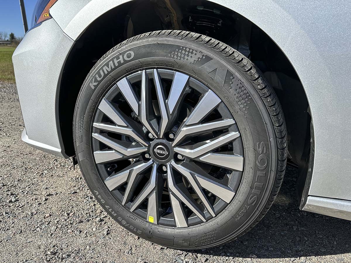 17 inch wheels and tires on the 2026 Nissan Altima