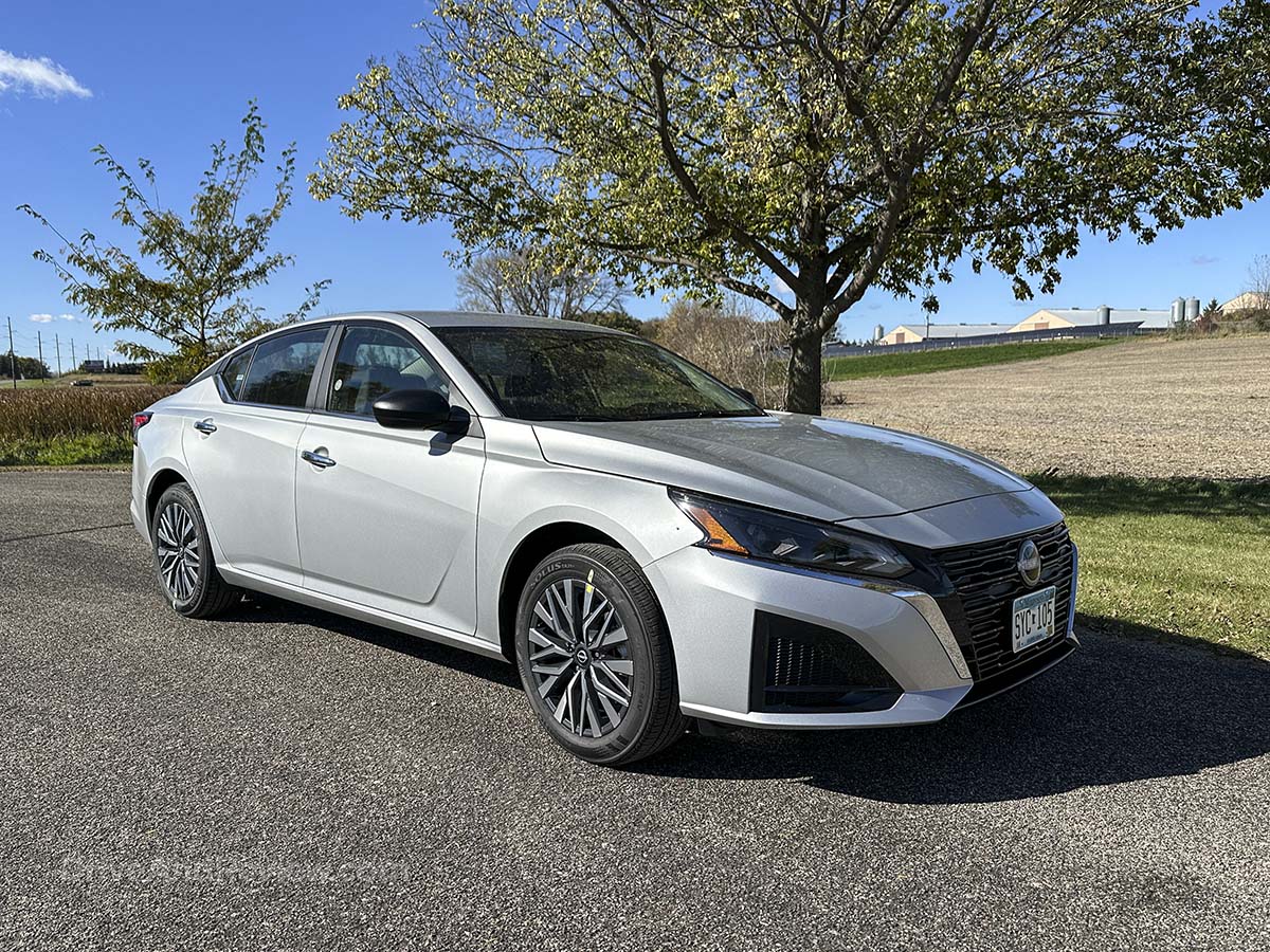 Silver 2026 Nissan Altima front 3/4 view