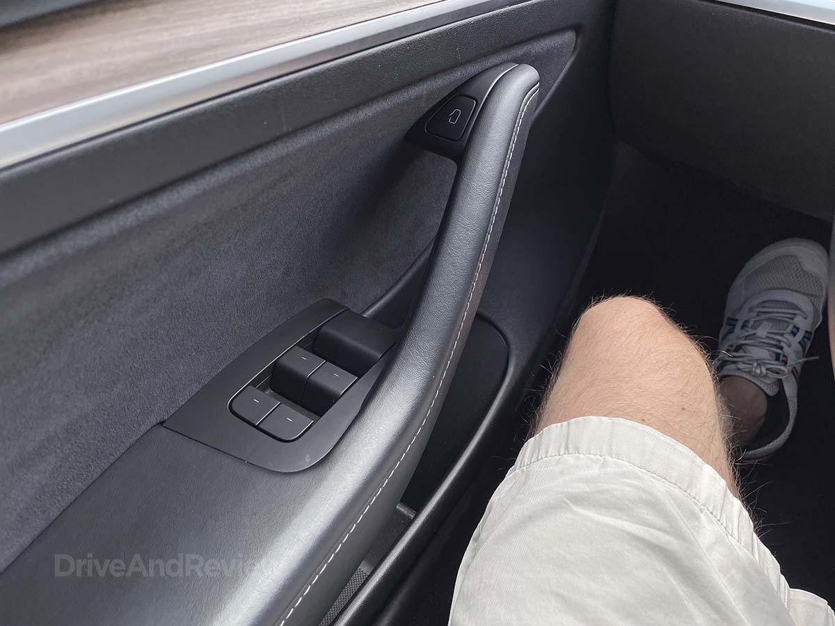 The simplicity of the 2023 Tesla model three interior door handle with window switches