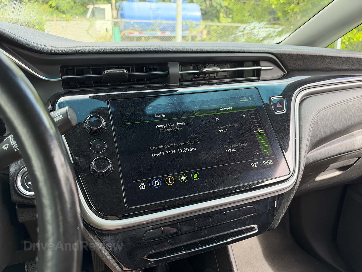 Charging progress screen in the 2024 Chevrolet Bolt
