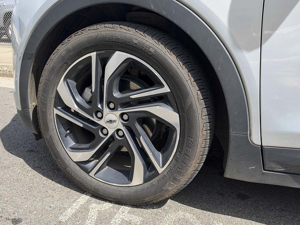 215/50R17 wheels and tires on the 2024 Chevrolet bolt